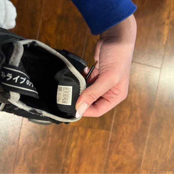 Adidas NMD R1(size 7.5) - Picture 6 of 6